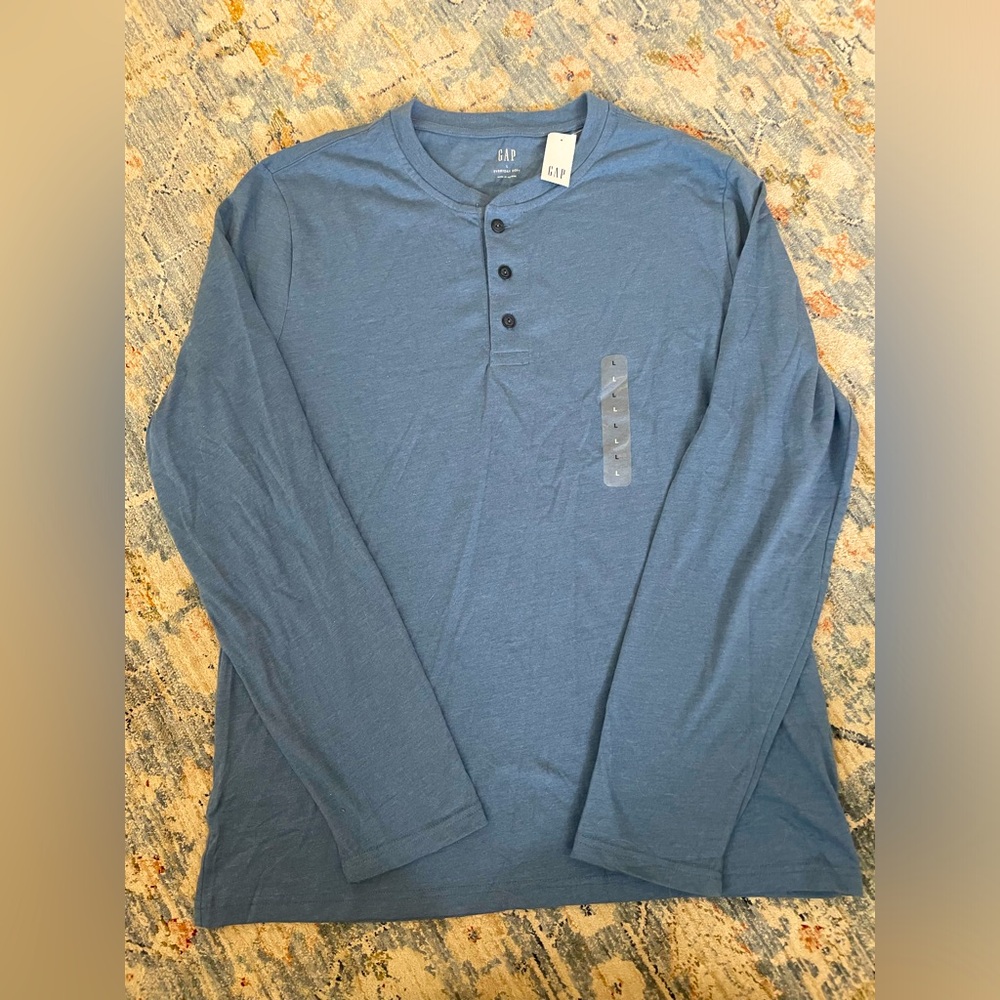Men’s Gap long sleeve shirt